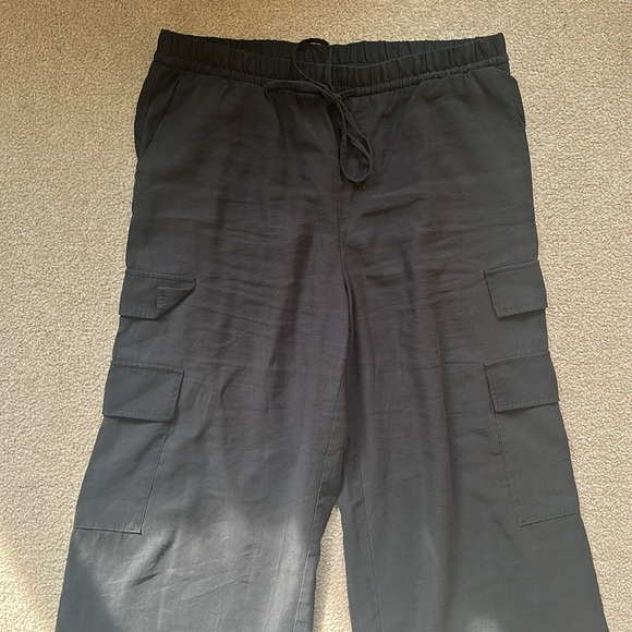 Black Wide-Leg cargo Pants - Picture 3 of 3